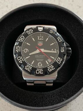 Tag Heuer Formula 1 Black Dial Stainless Steel Men's Watch with Red Seconds